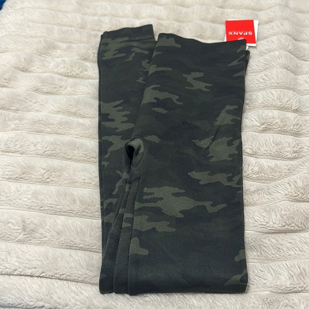 SPANX GREEN CAMO LEGGINGS